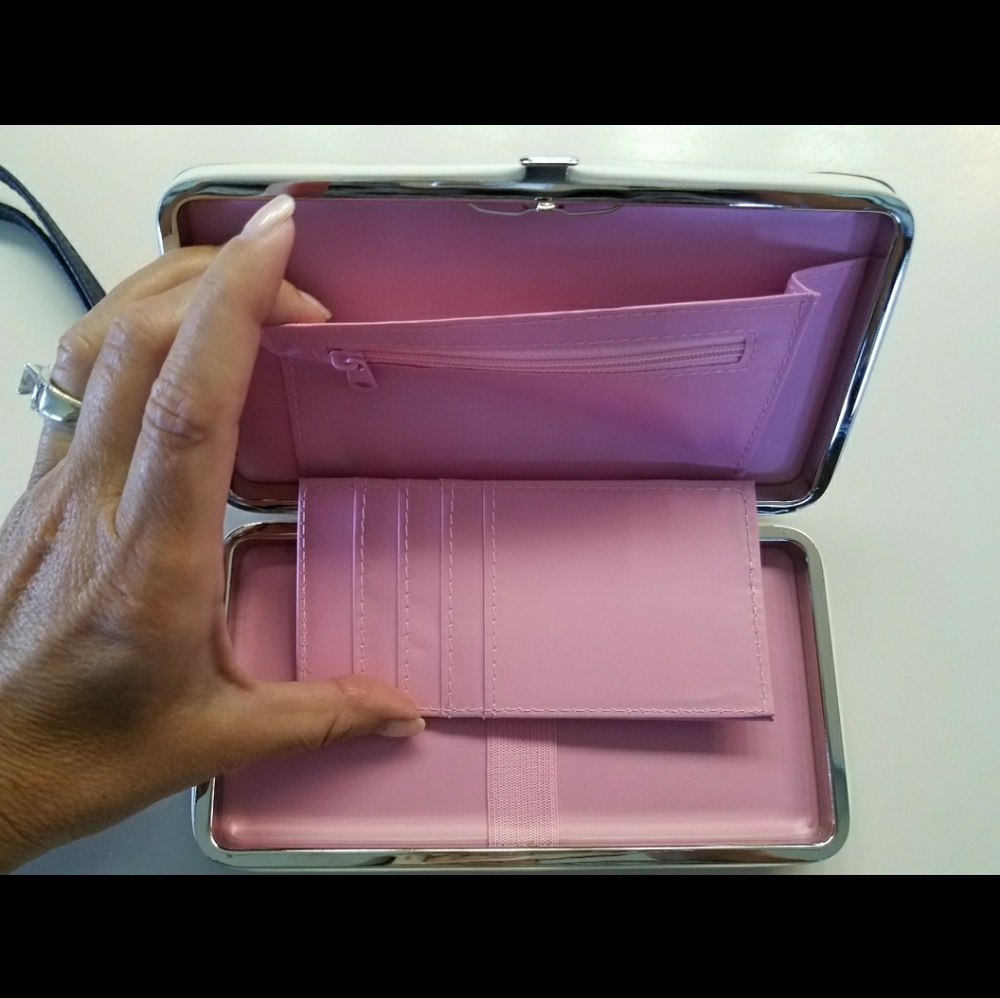 Cellphone/Wallet/Case - Picture 3 of 3